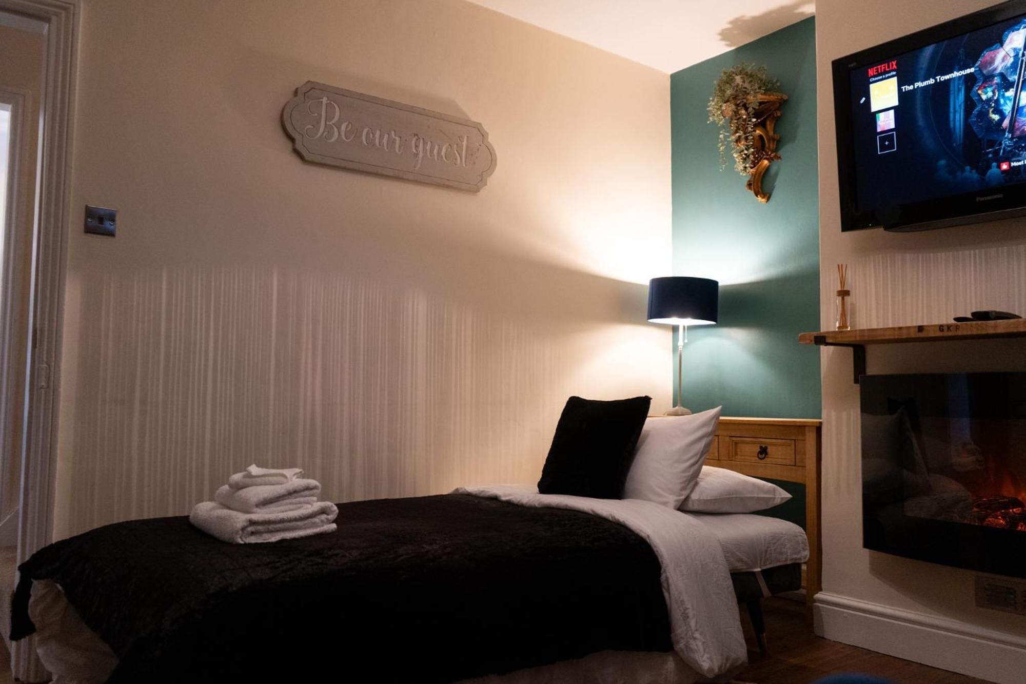 The Plumb Townhouse In Warwick Centre Villa Екстериор снимка