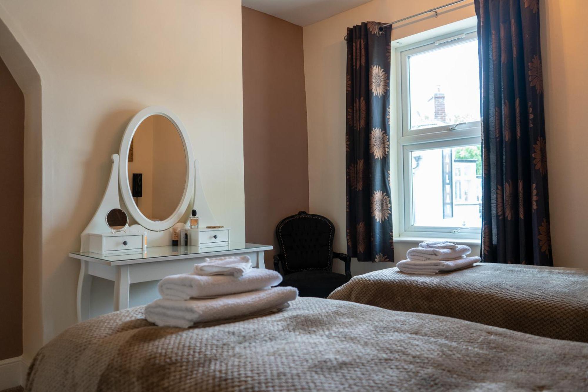 The Plumb Townhouse In Warwick Centre Villa Екстериор снимка