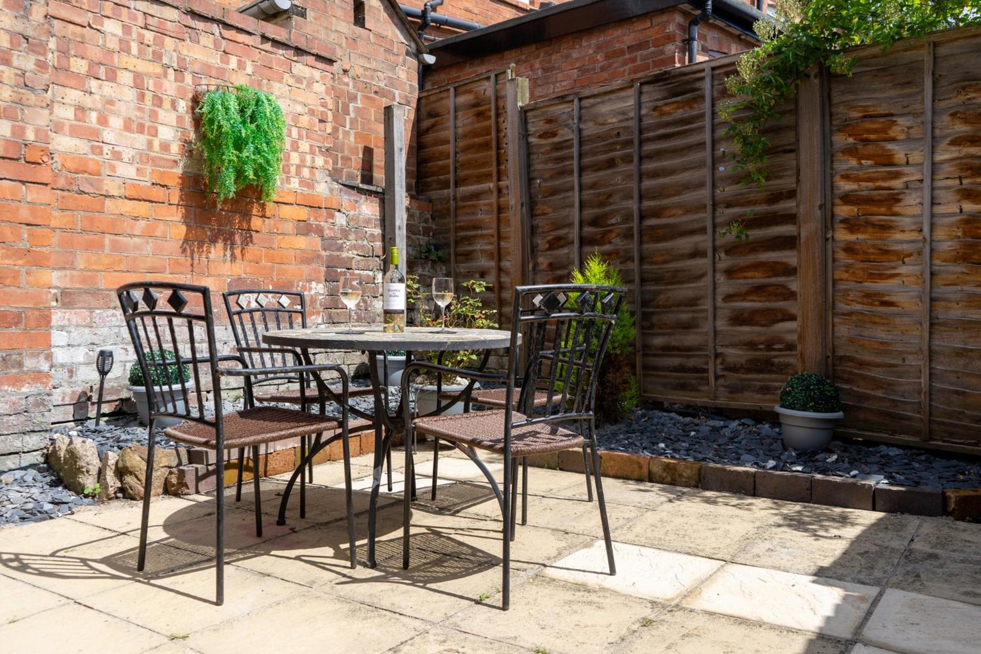 The Plumb Townhouse In Warwick Centre Villa Екстериор снимка