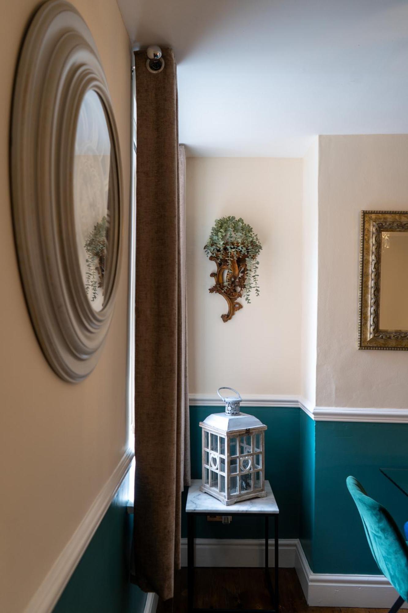 The Plumb Townhouse In Warwick Centre Villa Екстериор снимка
